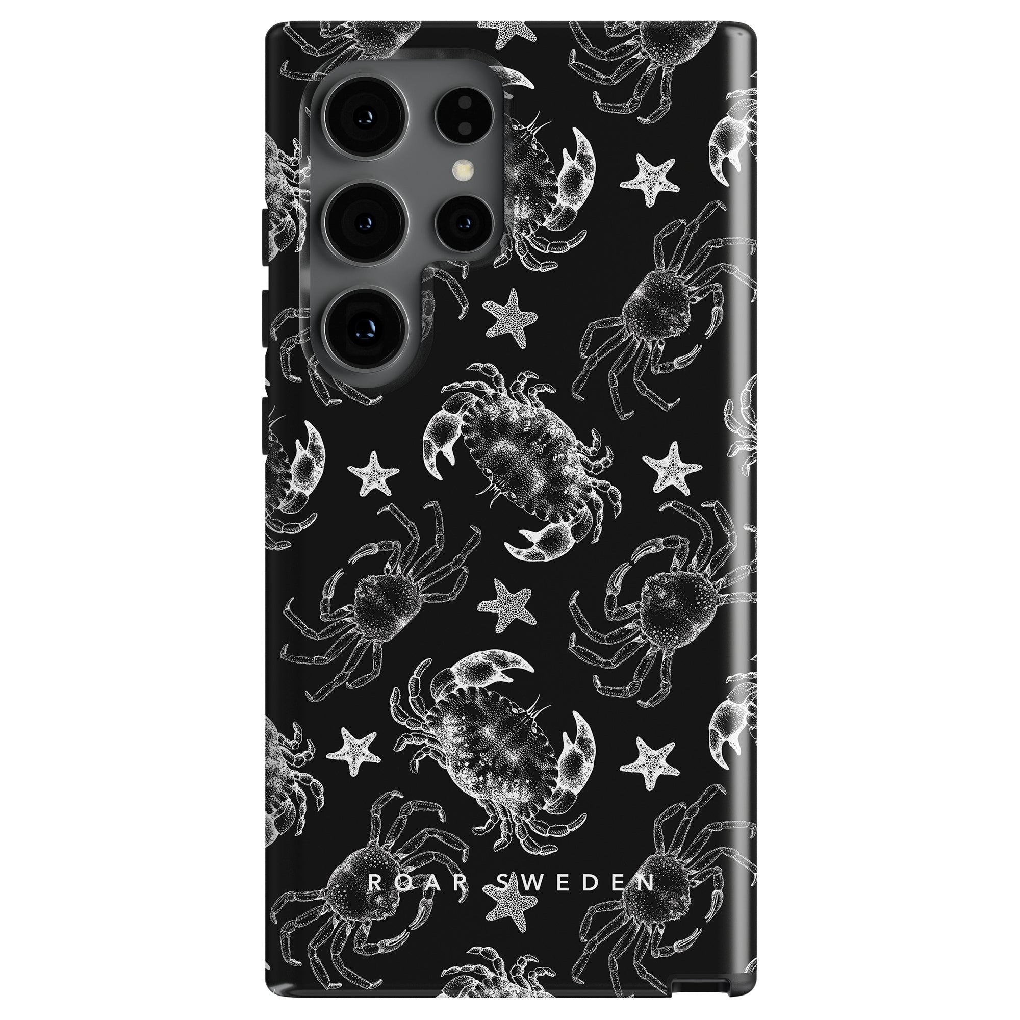 Black Crab - Tough Case: A black smartphone case with a pattern of white crabs and starfish, designed by ROAR Sweden. Part of the Ocean Collection, this robust mobilskal offers both style and protection.