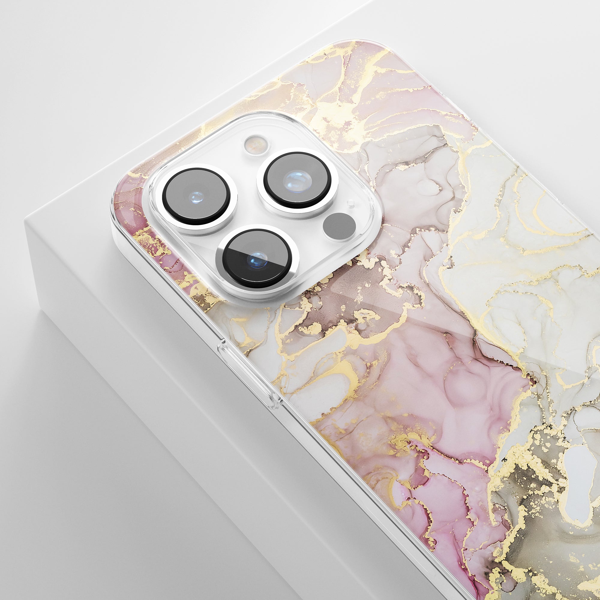 Ett rosa och guldmarmorfodral för iPhone 11 Pro med marmorinspirerade mönstren, kallat Glitter - Clear Case av Printeers.