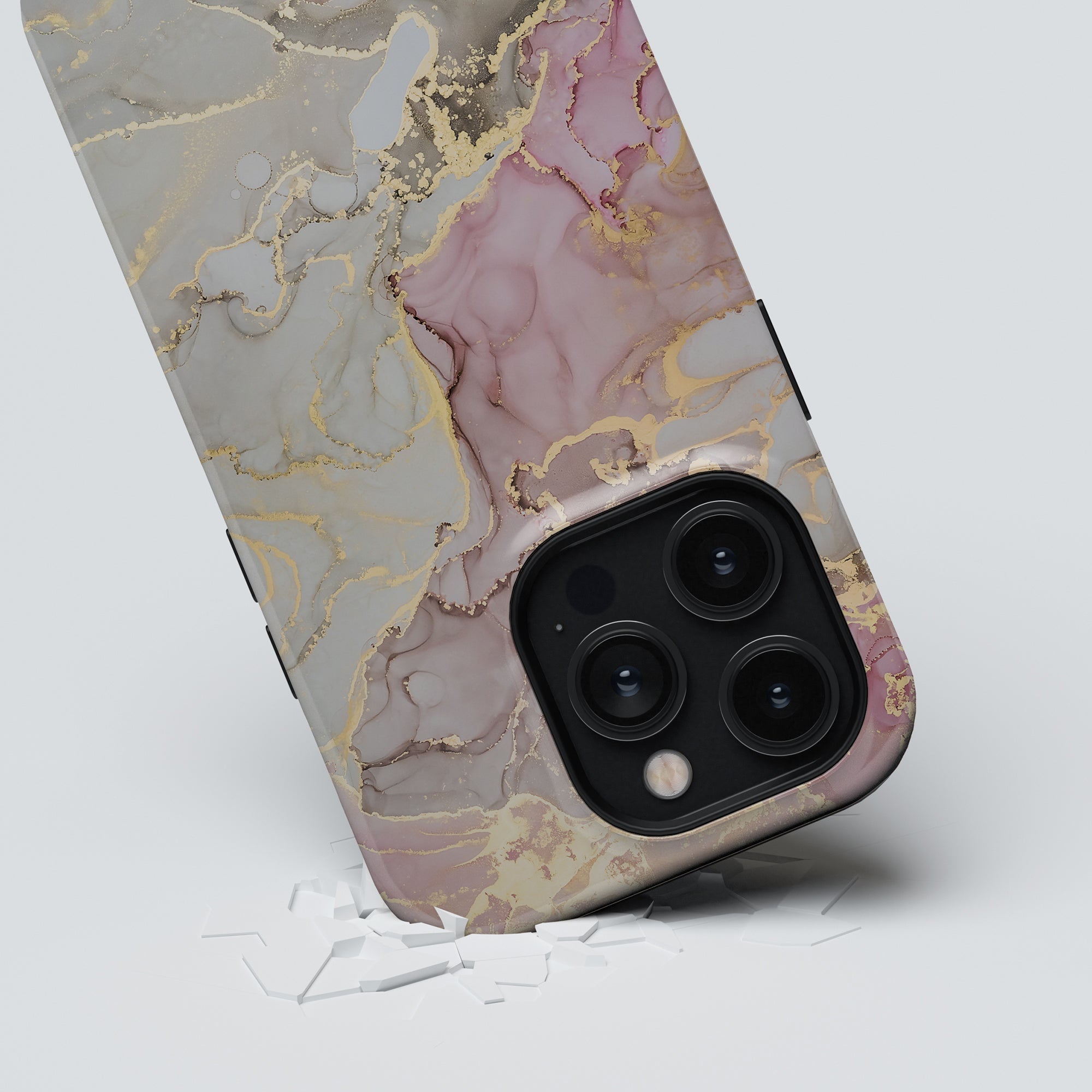Ett fodral i rosa och guld i marmor för iPhone 11 pro, med en stilfull blandning av färger och premiummaterial, kallat Glitter - Tough fodral från Printeers.