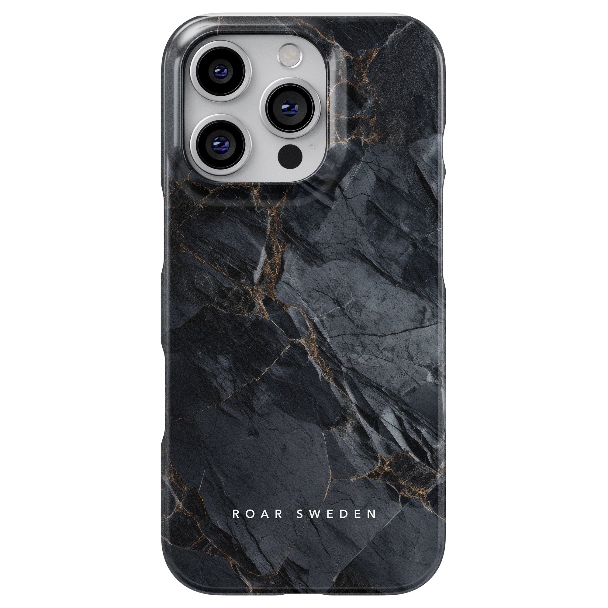 Vi presenterar Granite - Slim Case, en lyxig "mobilskal" för din smartphone. Med ett mörkt marmormönster och designad för tre kameralinser utstrålar den elegans. Texten "Roar Sweden" längst ner lägger till sofistikering samtidigt som den erbjuder ett lyxigt skydd för din enhet.