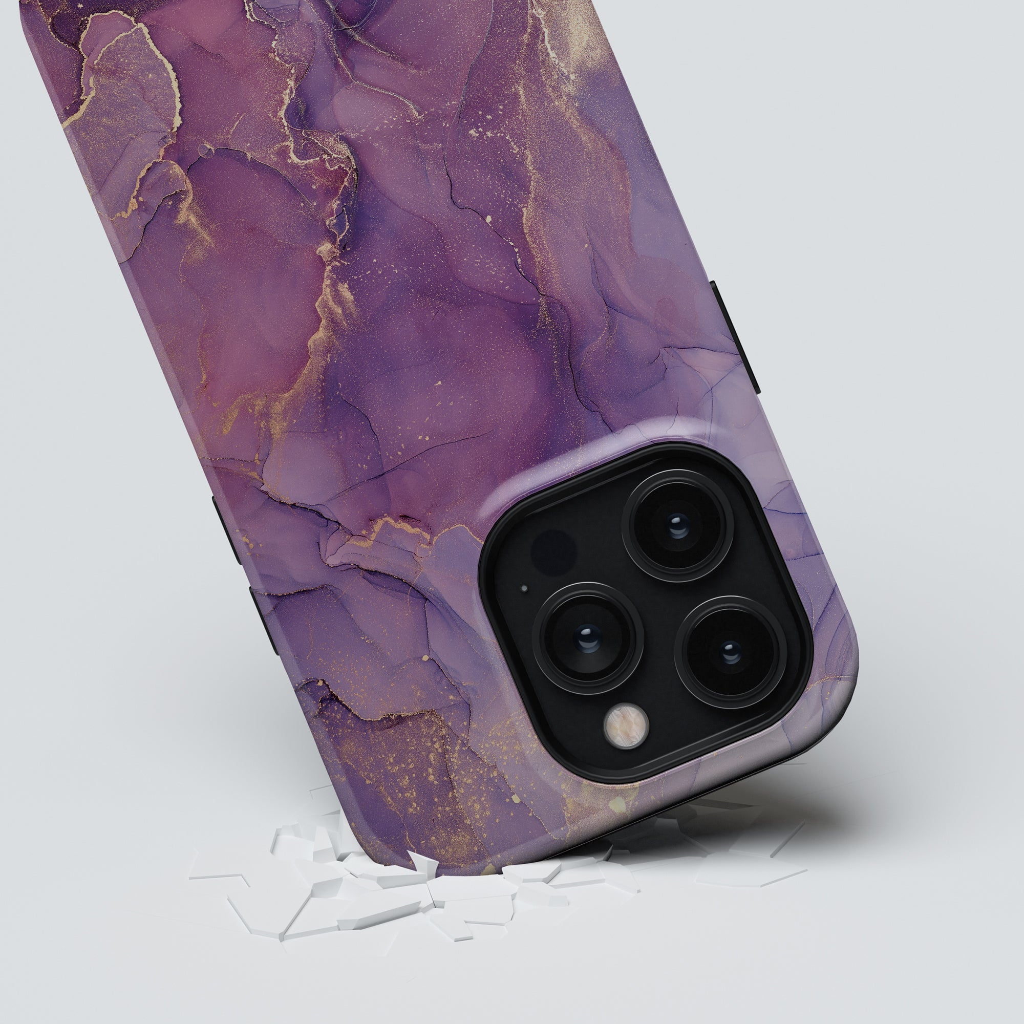 Ett lila Midnight - Tufft fodral med ett marmormönster (marmormönster) som ger skydd (skydd) för iPhone 11 Pro.