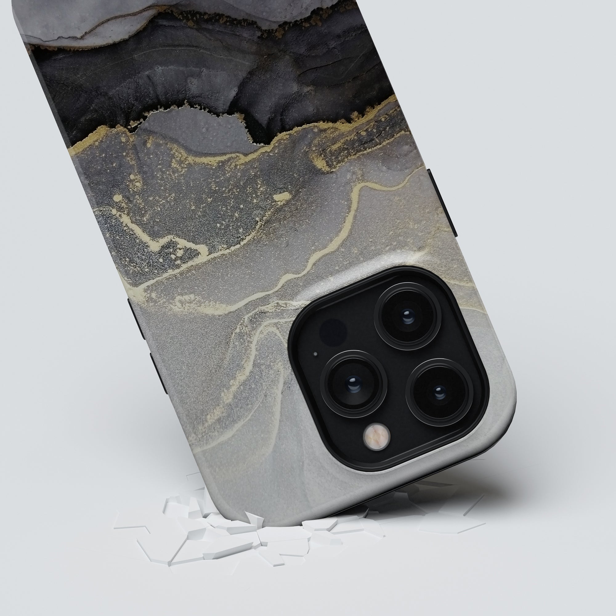 Roar Swedens black and gold marble case for the iphone 11 pro, a mobilskyddsfavorit, with a touch of Sparkle - Tough Case.
