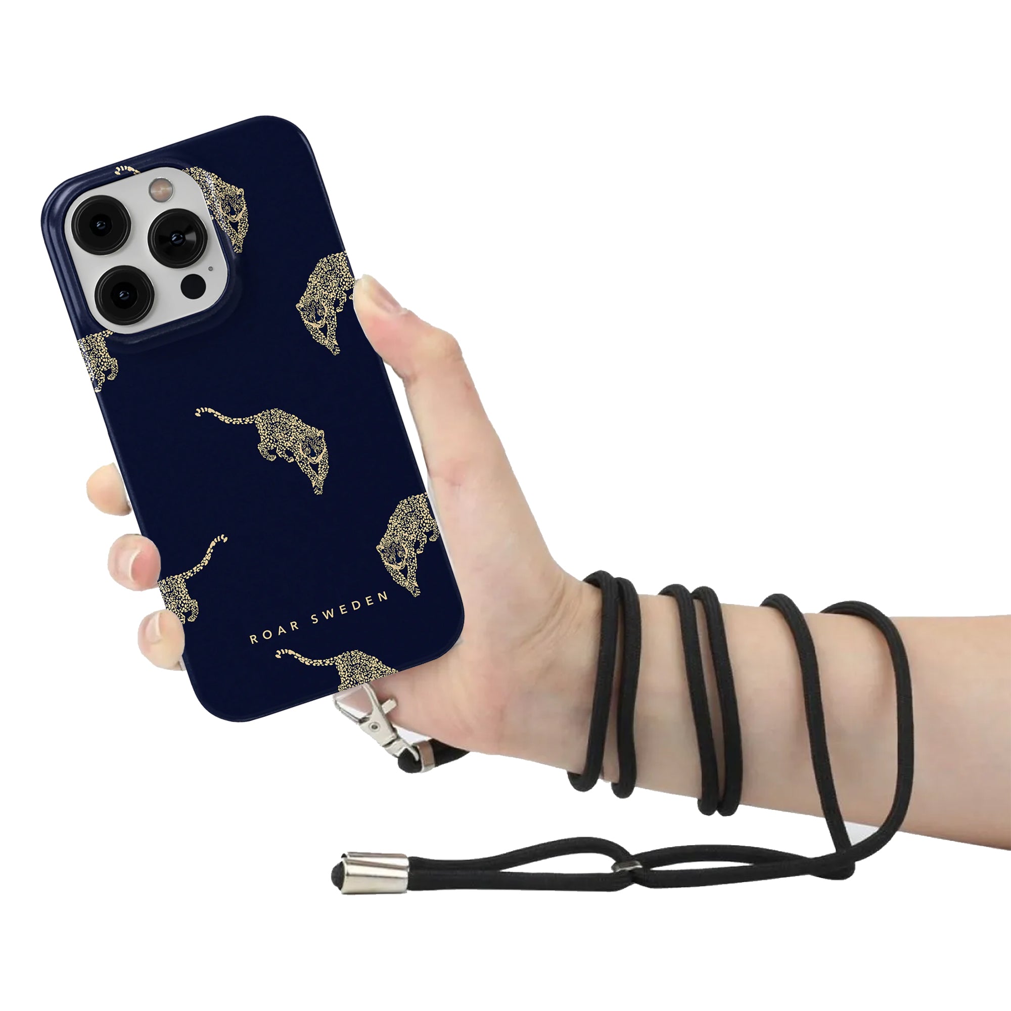 Hand holding a smartphone with a blue case featuring leopard designs and the words "ROAR SWEDEN" printed on it, wrist wrapped with a Bärrem för mobilskal.