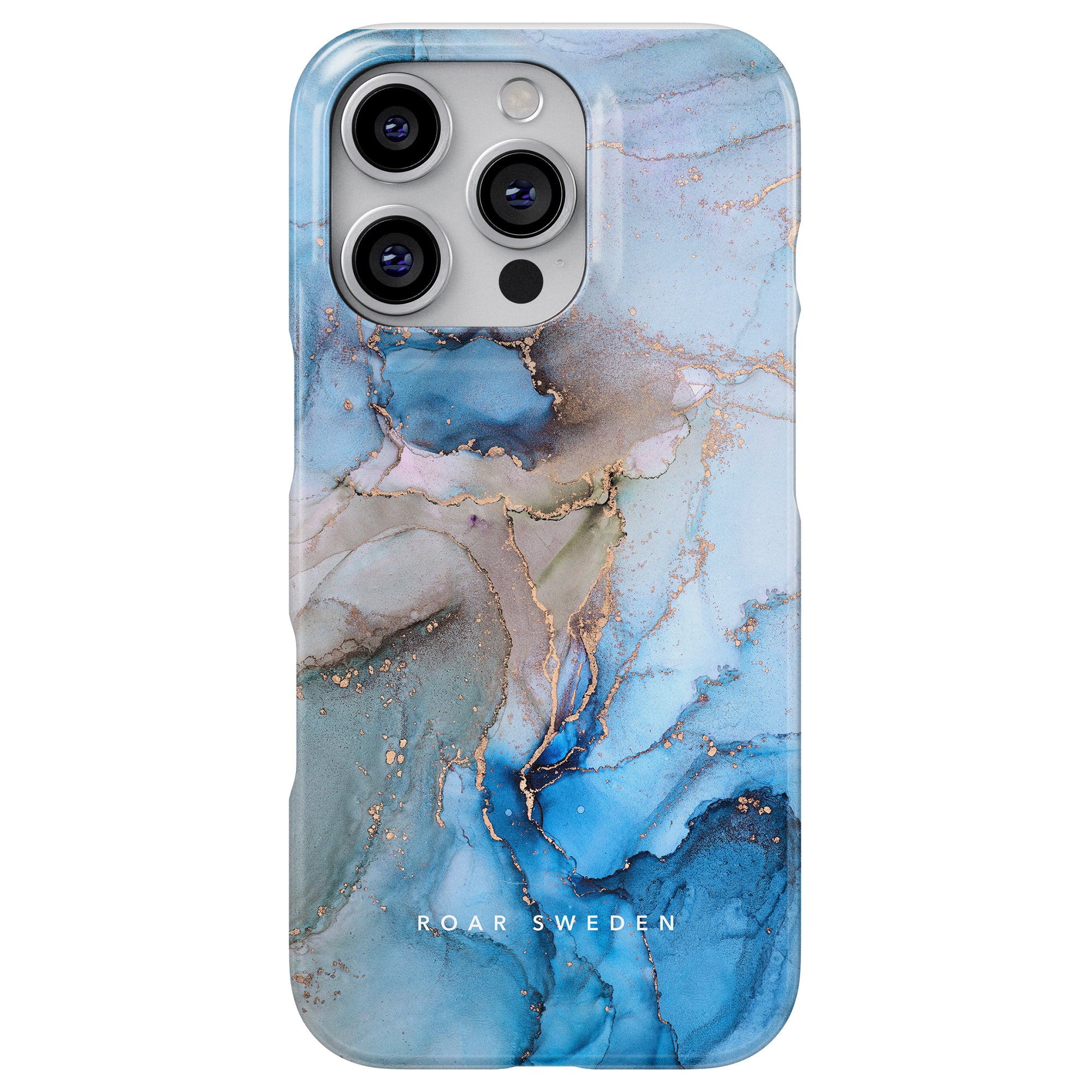 The Waves Slim Case showcases a striking blue and brown marble pattern, complete with the signature "Roar Sweden" text at the base. Expertly designed for a smartphone with three camera lenses, this stylish mobilskal provides both sophistication and protection.